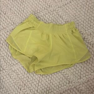 Lululemonn Hotty hot low rise lined 2.5 inch higlighter